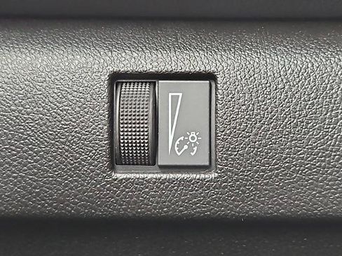 Used 2023 Chevrolet Colorado LT w/ LT Convenience Package II image 16