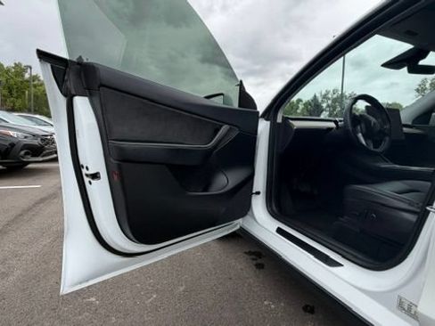 Used 2022 Tesla Model Y Long Range AWD/4WD image 22