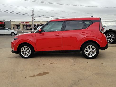 Used 2024 Kia Soul LX w/ Option Group 015 FWD image 4