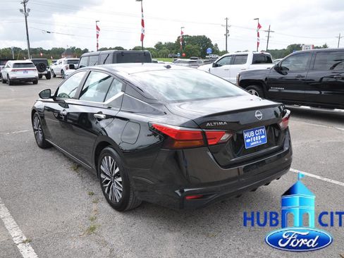 Used 2024 Nissan Altima 2.5 SV FWD image 3