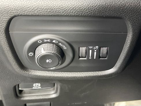 Used 2023 Jeep Grand Cherokee L Limited image 10