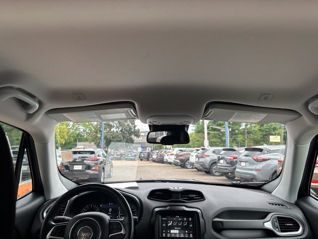Used 2021 Jeep Renegade Latitude w/ Convenience Group AWD/4WD image 12