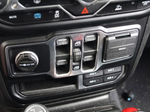 Used 2021 Jeep Wrangler Unlimited Sahara image 29