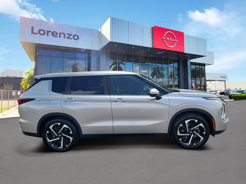 Used 2024 Mitsubishi Outlander SE FWD image 4
