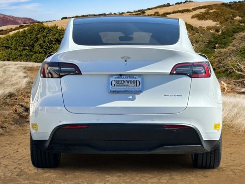 Used 2021 Tesla Model Y Long Range image 5