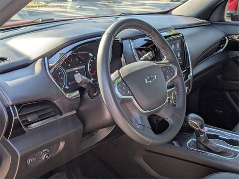 Used 2023 Chevrolet Traverse RS image 7