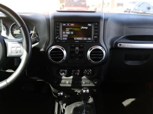 Used 2016 Jeep Wrangler Unlimited Sahara w/ Connectivity Group image 28