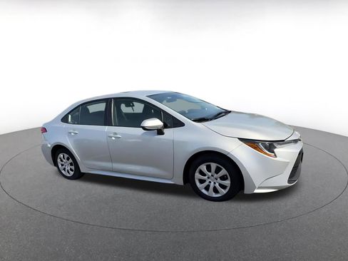 Used 2025 Toyota Corolla LE image 2