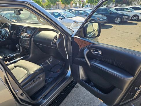 Used 2020 Nissan Armada SL image 21
