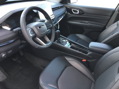 New 2026 Jeep Compass Latitude image 14