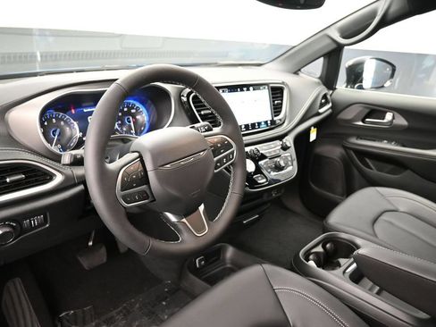 New 2027 Chrysler Pacifica Select FWD image 16