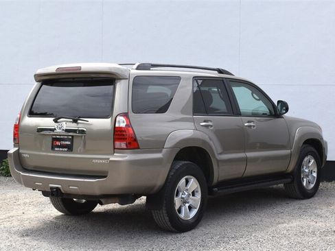 Used 2008 Toyota 4Runner SR5 AWD/4WD image 5