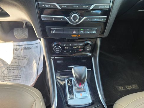 Used 2018 INFINITI QX30 AWD image 13