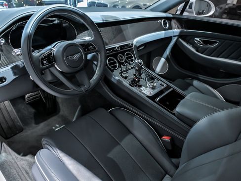 Used 2024 Bentley Continental GT image 25