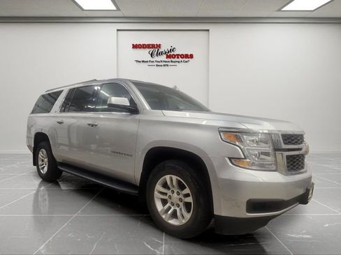 Used 2018 Chevrolet Suburban LT image 1