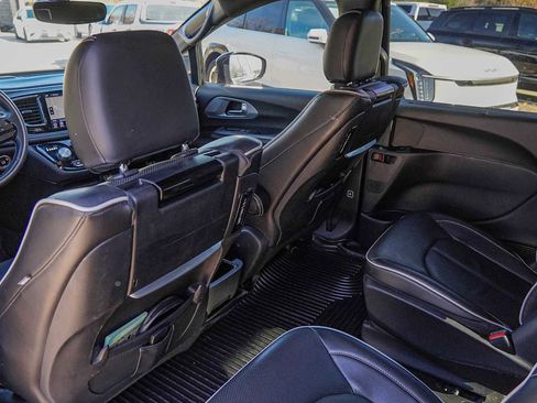 Used 2020 Chrysler Pacifica Limited w/ S Appearance Package image 29