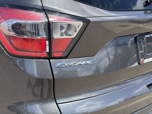 Used 2017 Ford Escape SE w/ Equipment Group 201A AWD/4WD image 14