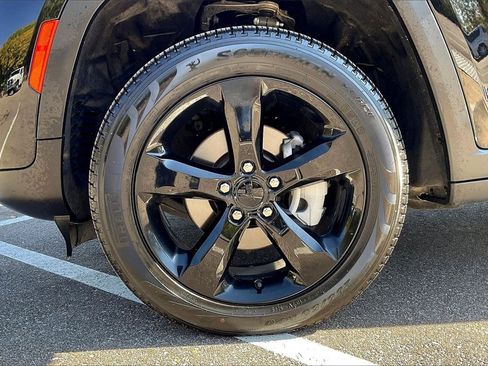 Used 2023 Jeep Grand Cherokee Limited w/ Black Appearance Package image 8