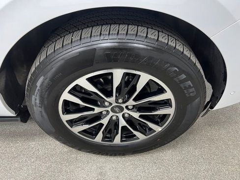 Used 2025 Ford Expedition Max Platinum image 18