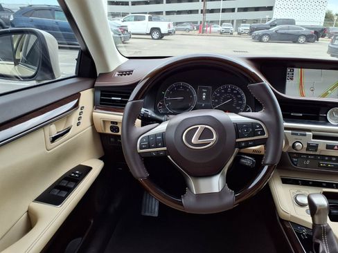 Used 2017 Lexus ES 350 w/ Luxury Package FWD image 14