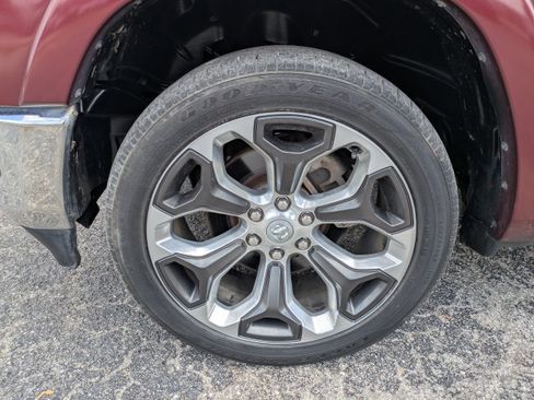 Certified 2019 RAM 1500 Limited RWD image 10