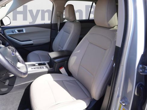 Used 2022 Ford Explorer XLT w/ Equipment Group 202A image 16