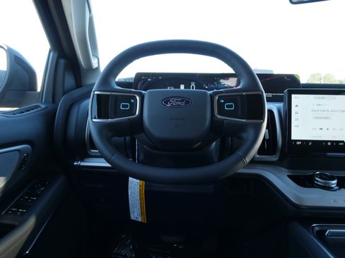 New 2025 Ford Expedition Active image 22