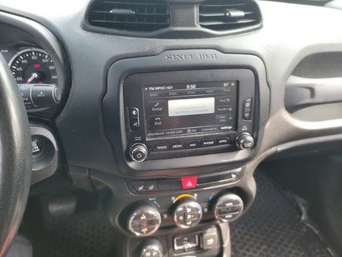 Used 2016 Jeep Renegade Trailhawk w/ Premium Trailhawk Package AWD/4WD image 12