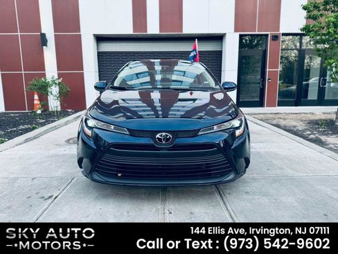 Used 2023 Toyota Corolla LE image 2