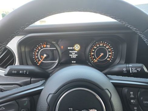 New 2025 Jeep Gladiator Sport image 8