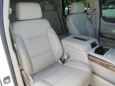 Used 2015 GMC Yukon Denali w/ Premium Package RWD image 9