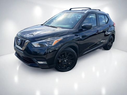 Used 2020 Nissan Kicks SR w/ SR Premium Package FWD image 2