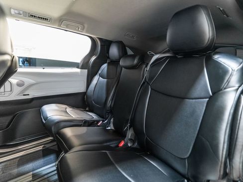 Certified 2025 Toyota Sienna LE w/ LE Plus Package image 32