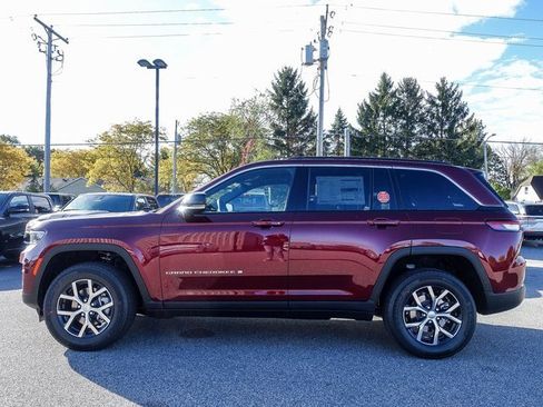 New 2025 Jeep Grand Cherokee Limited w/ Trailer Tow Package image 10