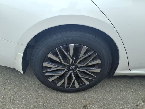 Certified 2023 Nissan Altima 2.5 SV FWD image 6