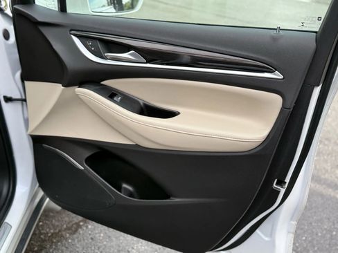 Used 2019 Buick Enclave Essence image 11