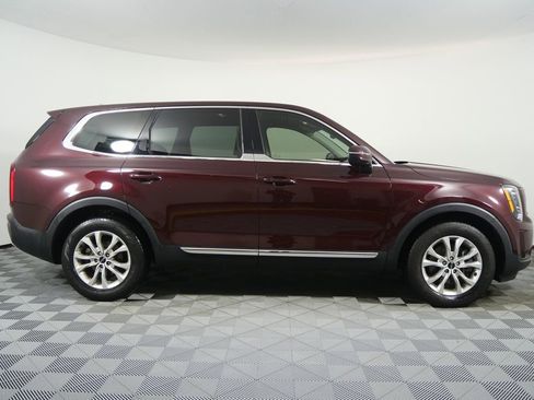 Used 2022 Kia Telluride LX image 2
