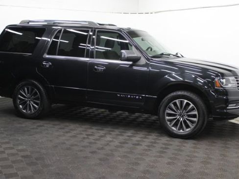 Used 2015 Lincoln Navigator 2WD image 3