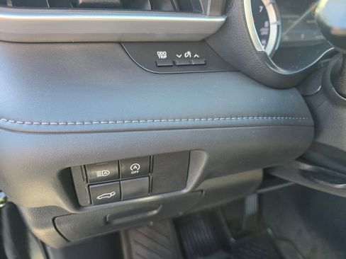 Used 2023 Toyota Highlander XLE image 19