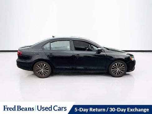 Used 2017 Volkswagen Jetta Sport FWD image 11
