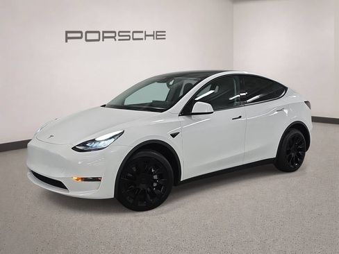 Used 2023 Tesla Model Y Long Range AWD/4WD image 1