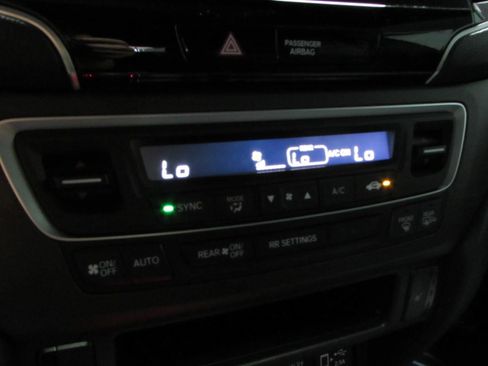 Used 2023 Honda Passport TrailSport image 31