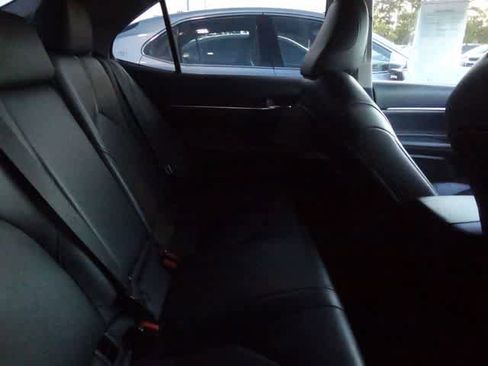 Used 2018 Toyota Camry XSE FWD image 11