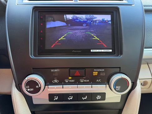 Used 2014 Toyota Camry L image 22