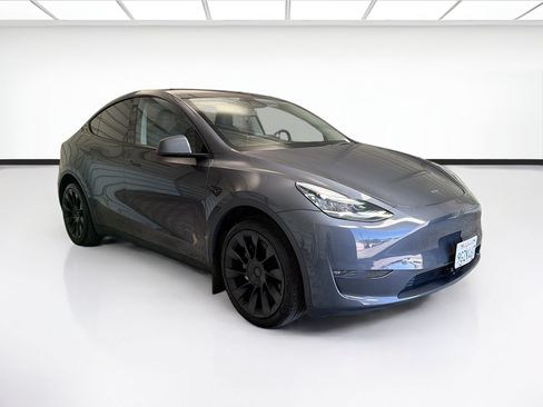 Used 2023 Tesla Model Y Long Range AWD/4WD image 3