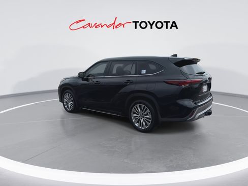 Certified 2026 Toyota Highlander Platinum image 6