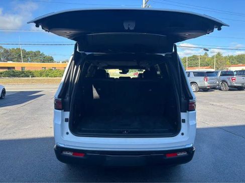 Used 2022 Jeep Wagoneer Series III w/ Premium Group I image 8