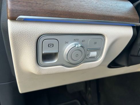 Used 2024 Mercedes-Benz GLS 450 4MATIC image 19