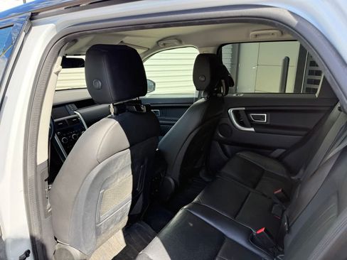 Used 2019 Land Rover Discovery Sport SE AWD/4WD image 9