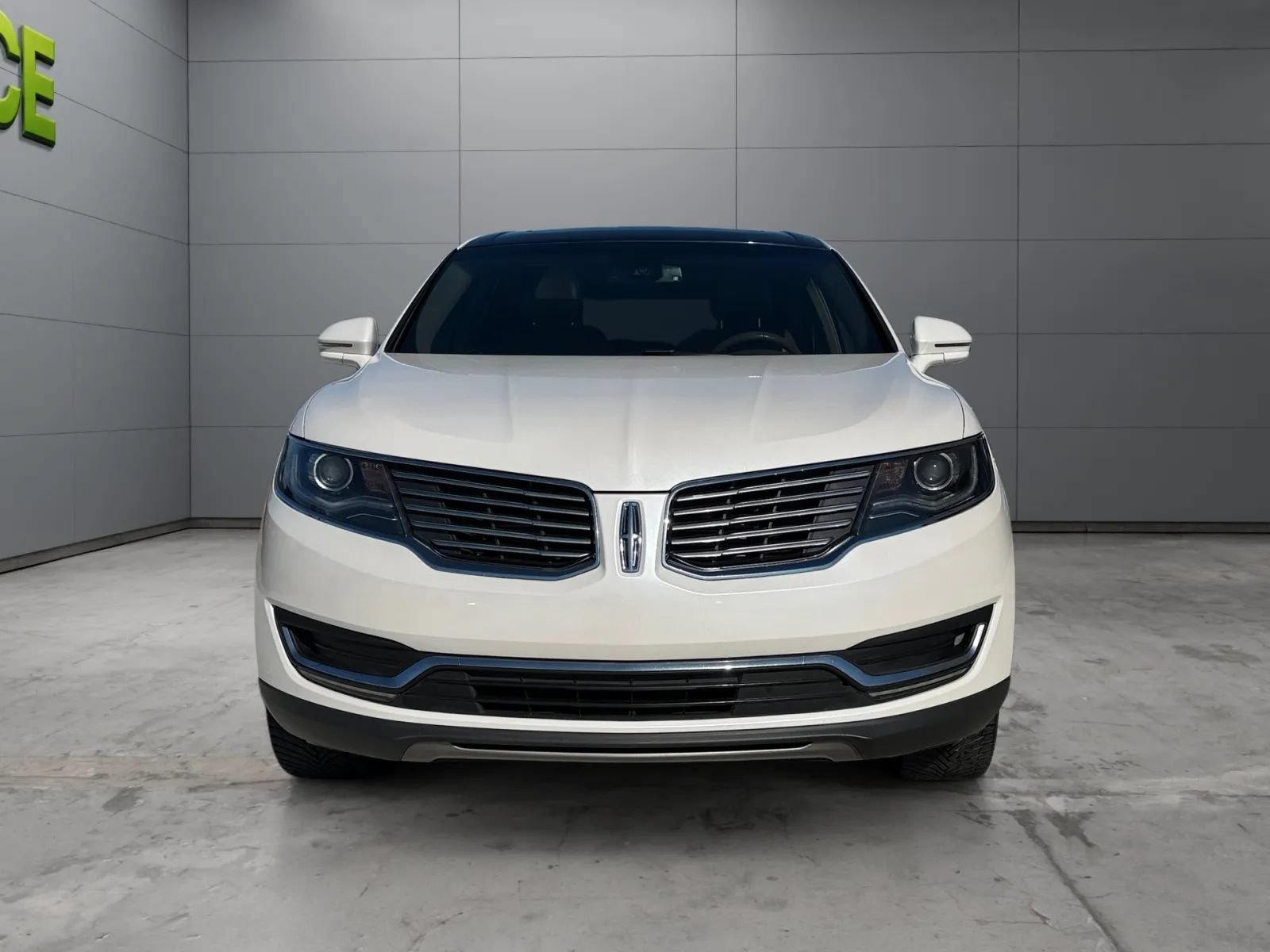 Used 2018 Lincoln MKX Reserve w/ Lincoln MKX Climate Package AWD/4WD image 2